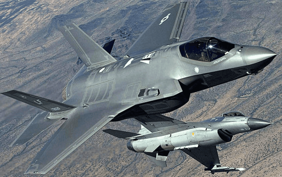 F-35 Lightning II vs F-16 Fighting Falcon