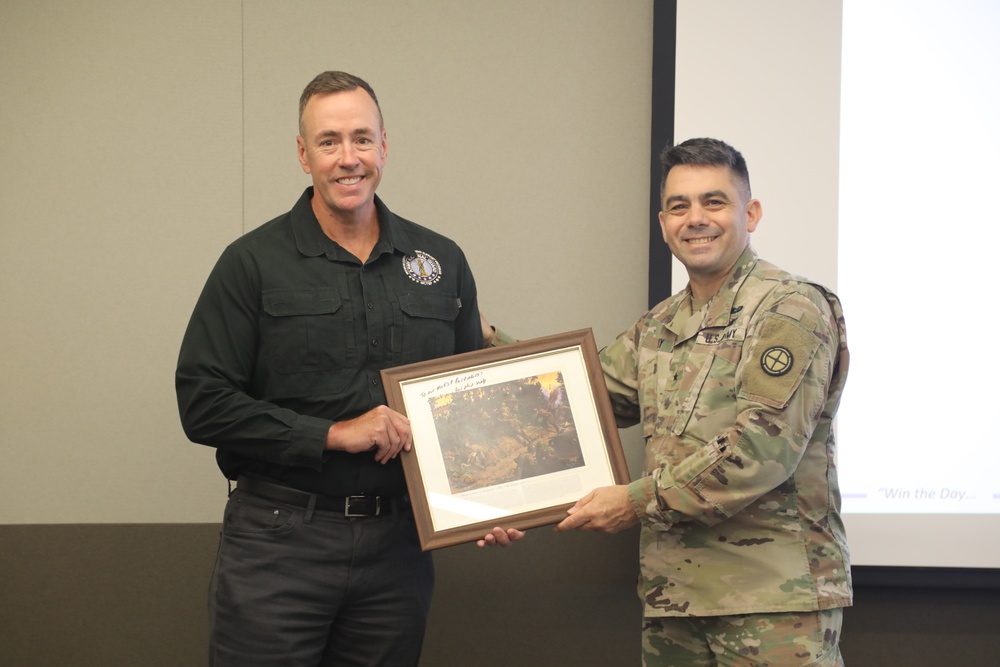 Infantry division soldiers learning from doctrine experts