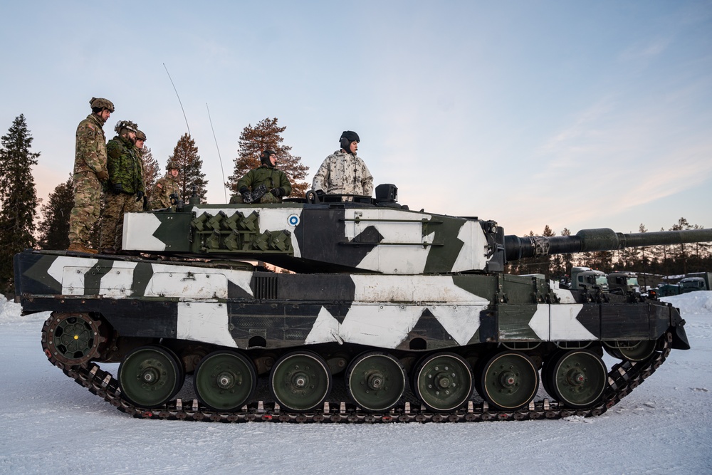 U.S. and Canadian soldiers explore Finnish Leopard 2A4 tank during Arctic Forge 25