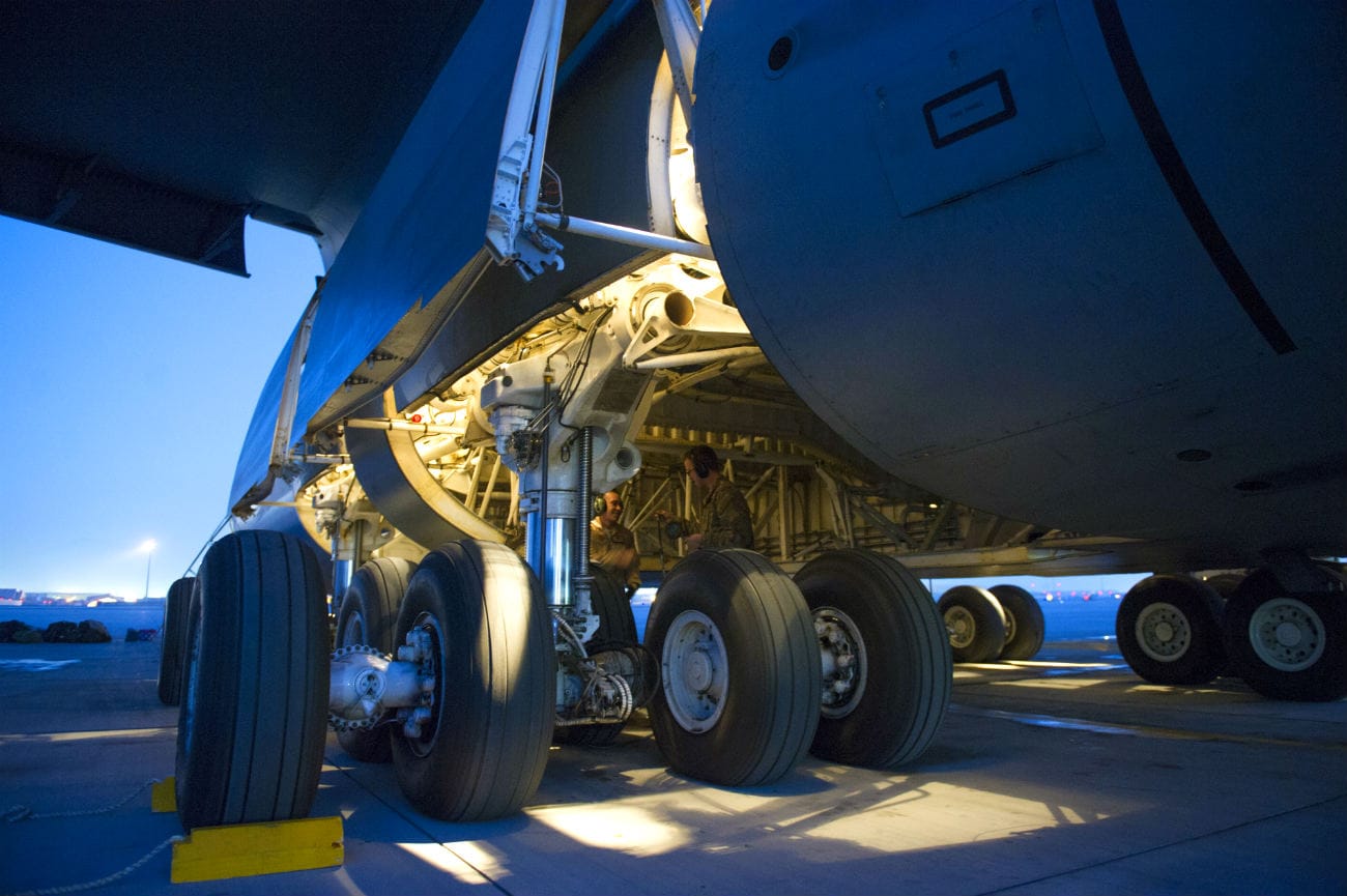 C-5 Galaxy Images Landing gear check