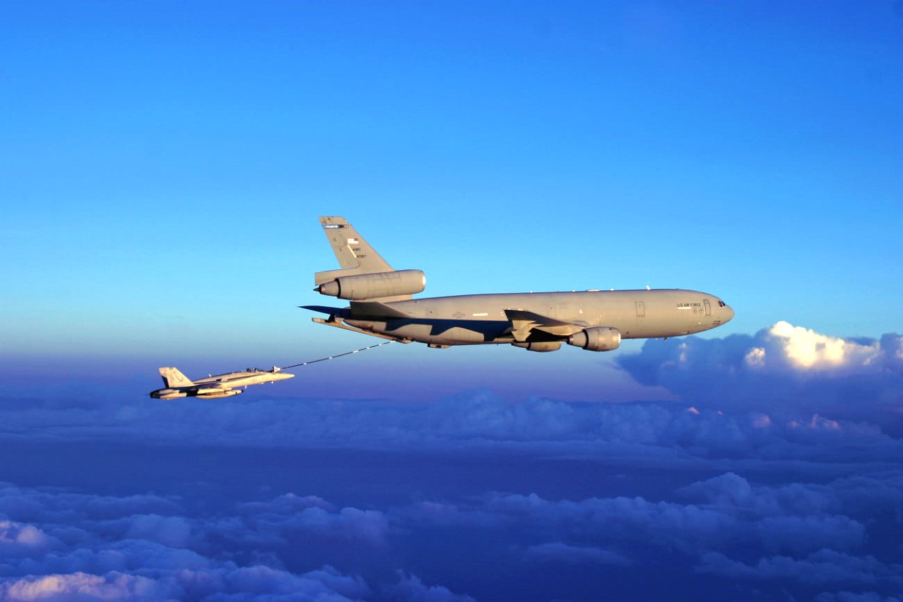 KC-10 Extender refuels aircraft