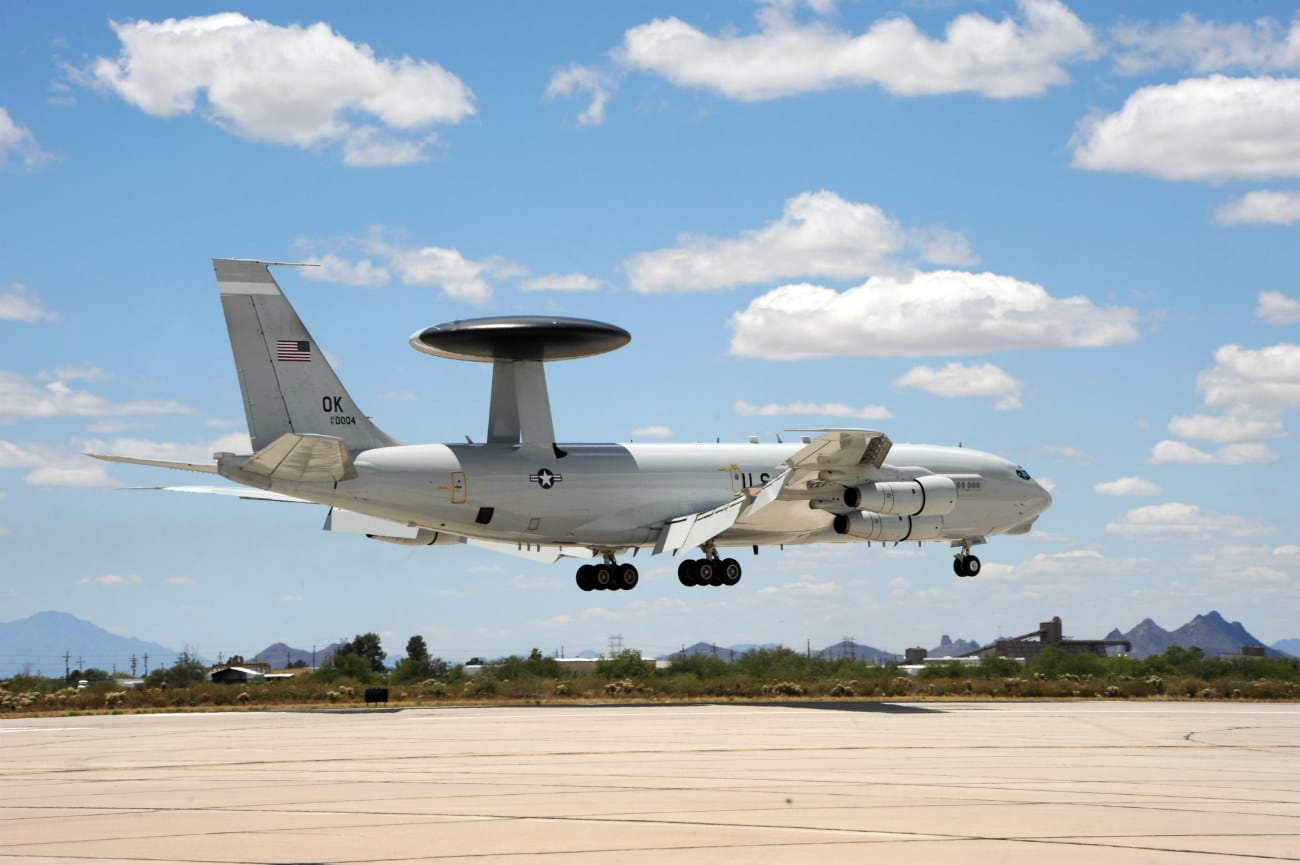 Boeing Military Aircraft Images - E-3 landing