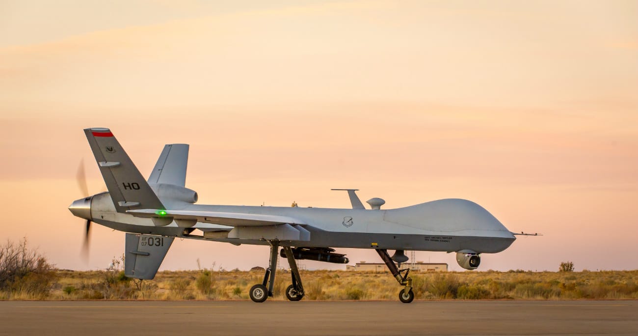 MQ-9 Reaper - Taxis on flightline