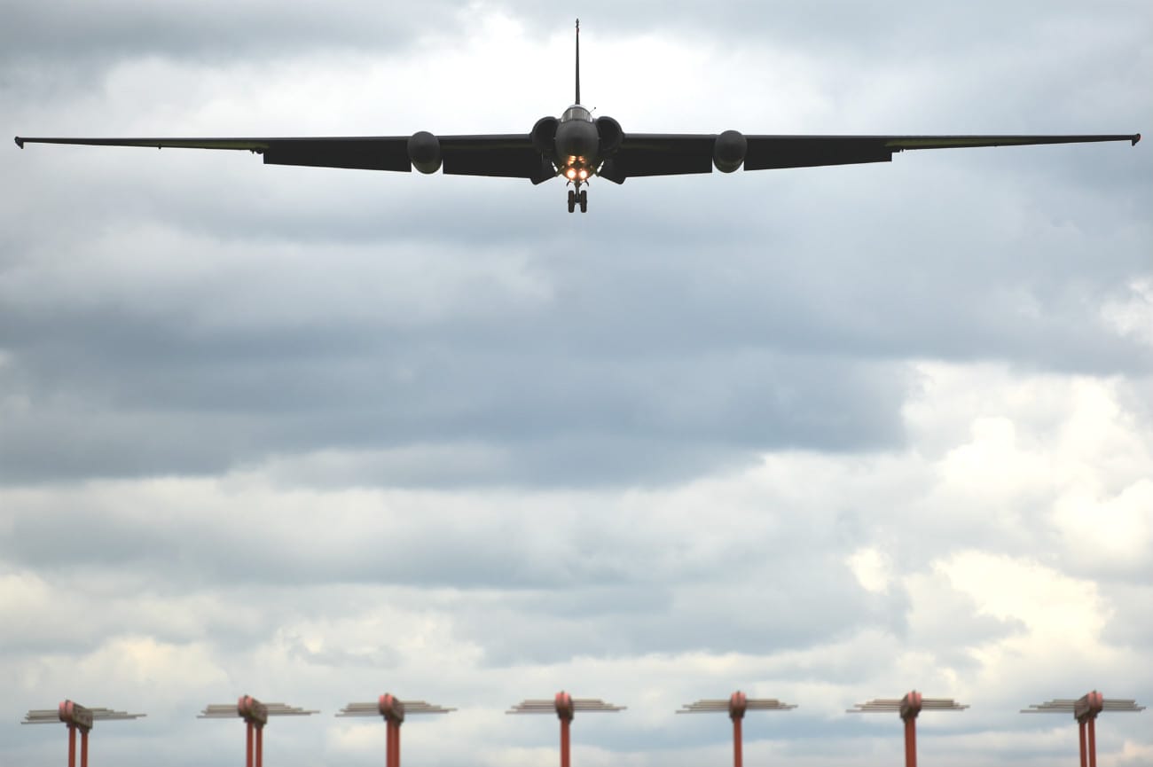 U-2 Dragonlady landing