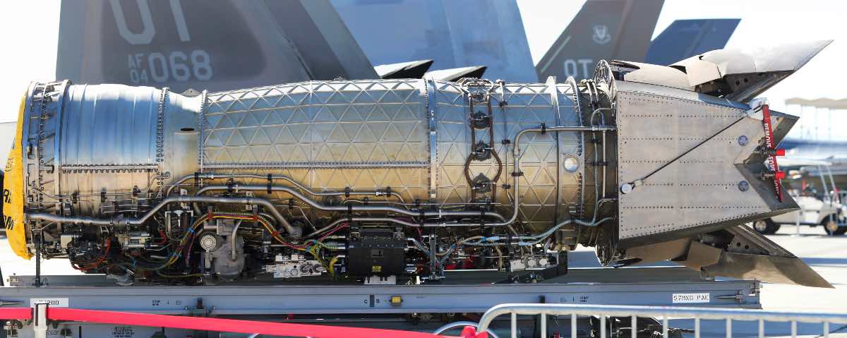 differences between f-22 and f-35