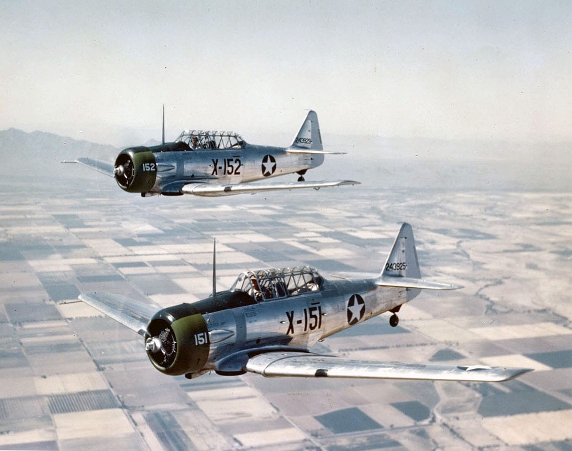 1142px AT 6C Texans In Flight 1943